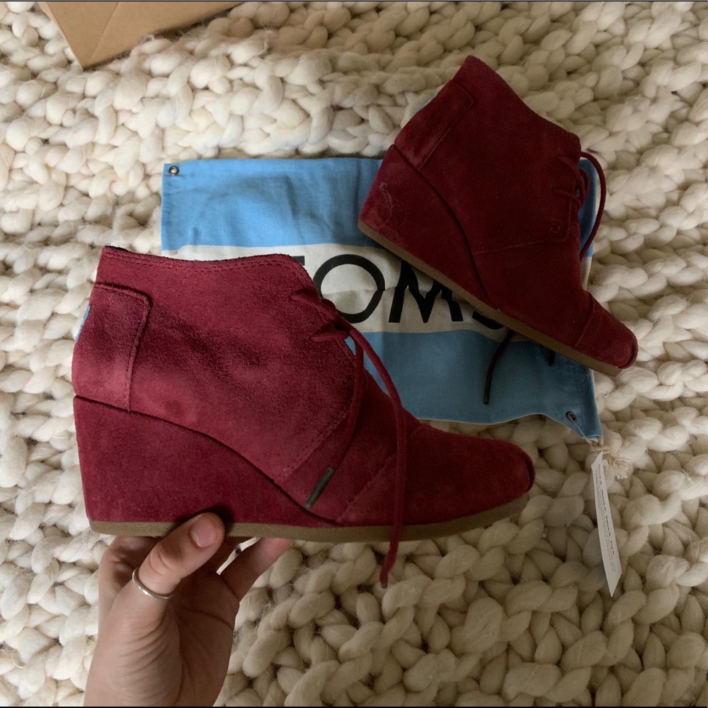 TOMS wedges